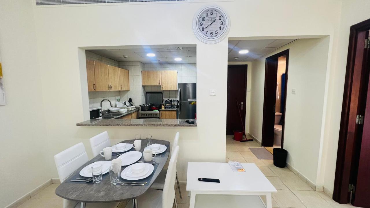 Newly Furnished Cozy One Bed Room Apartment 2 Bathroom City View Dubai Exterior foto