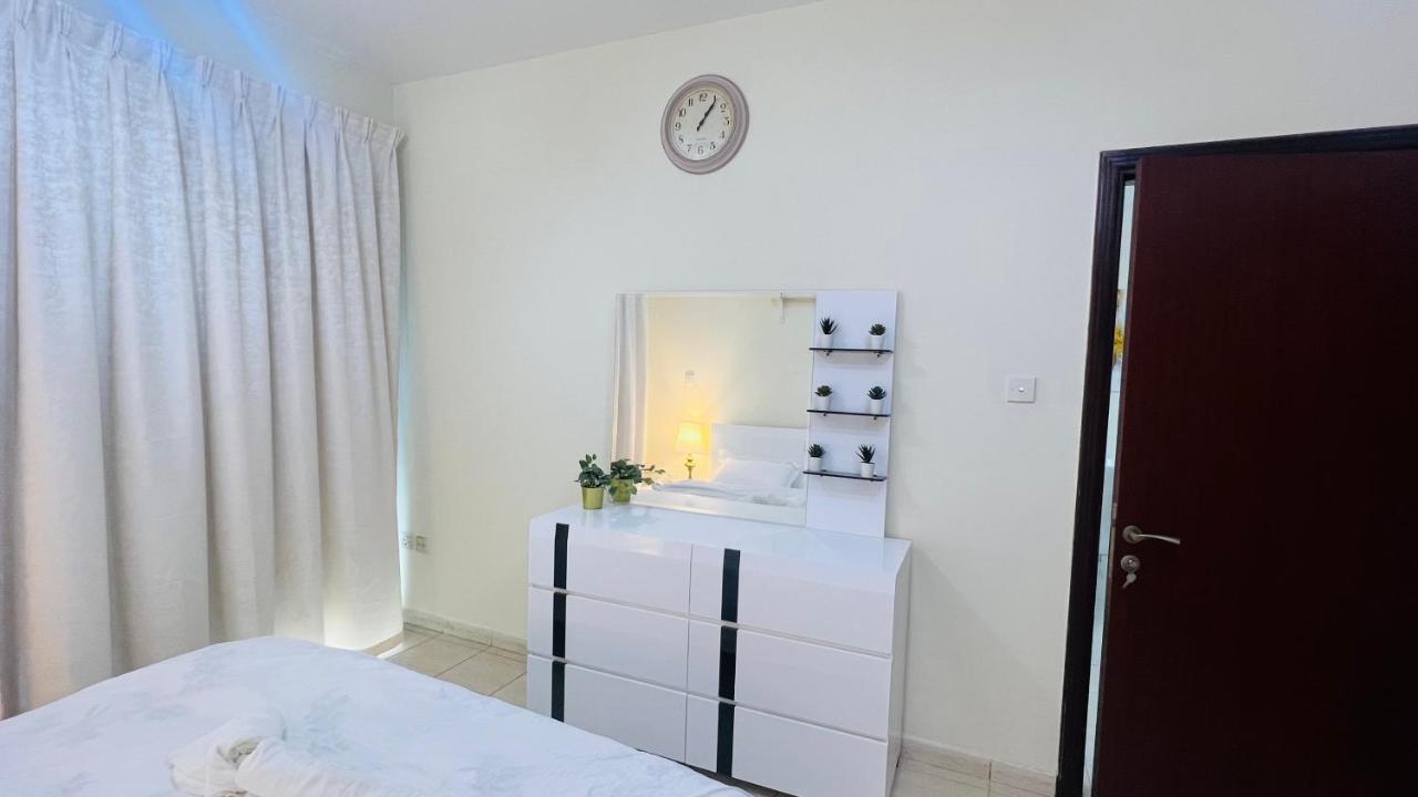 Newly Furnished Cozy One Bed Room Apartment 2 Bathroom City View Dubai Exterior foto