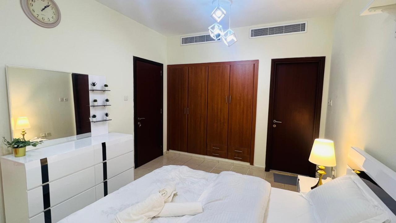 Newly Furnished Cozy One Bed Room Apartment 2 Bathroom City View Dubai Exterior foto