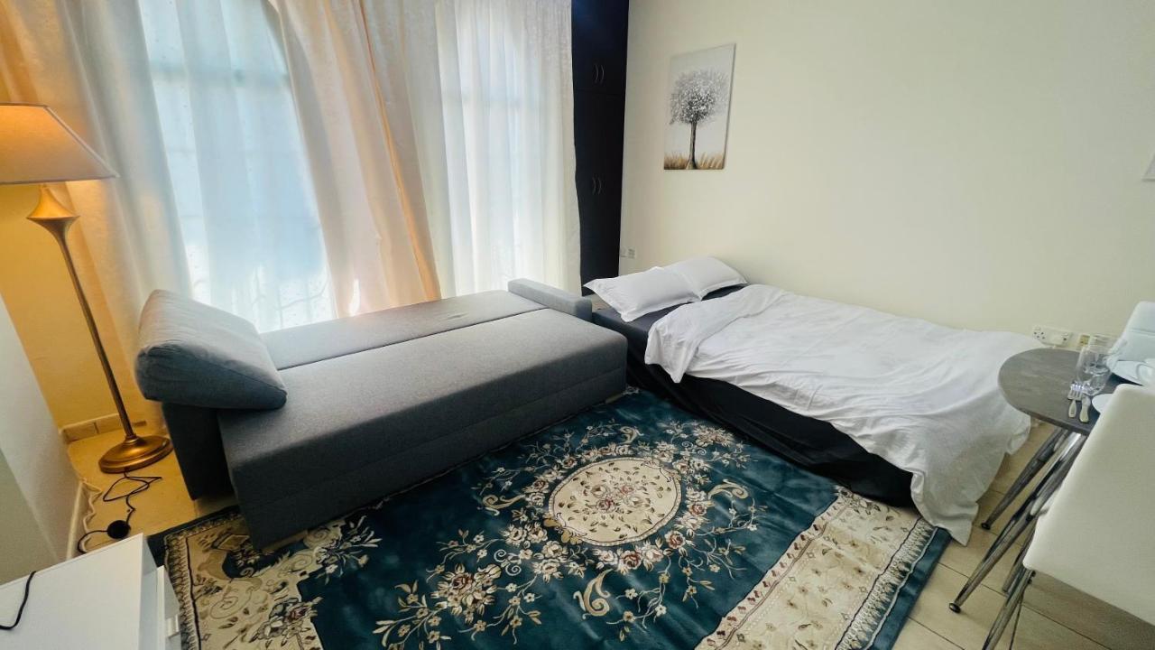 Newly Furnished Cozy One Bed Room Apartment 2 Bathroom City View Dubai Exterior foto