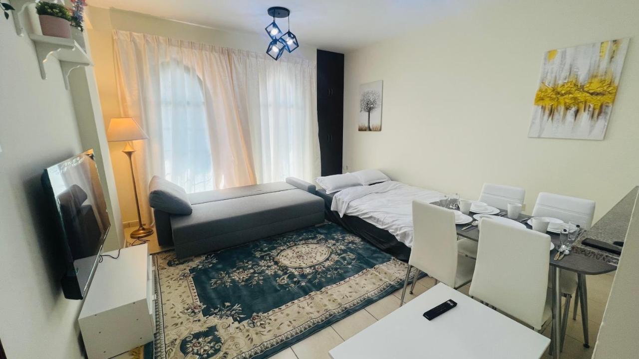 Newly Furnished Cozy One Bed Room Apartment 2 Bathroom City View Dubai Exterior foto
